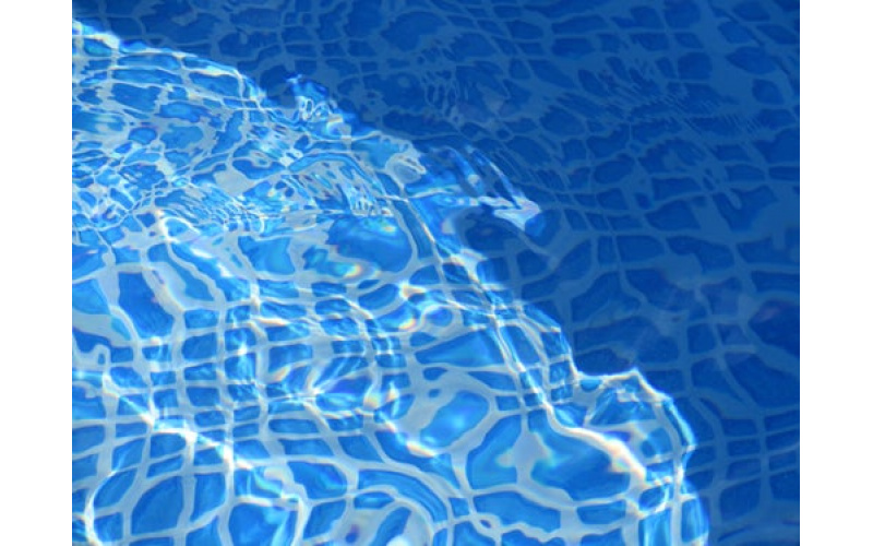 5 idées de décoration piscine pour sublimer votre piscine bois